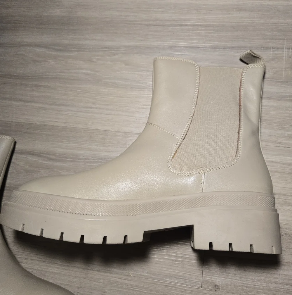 Cougar Women's Swinton-L Boots, Cream Sz 10 Like New